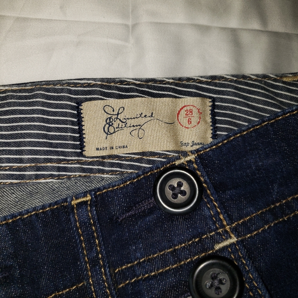 Gap Jeans Cut Offs size 28/6 - Picture 3 of 3